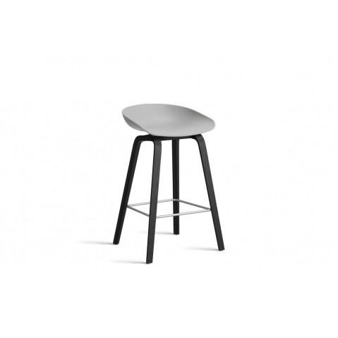 Tabouret AAS32 LOW de Hay, H.64, Pieds chêne noir, Repose-pied inox, Concrete Grey 2.0