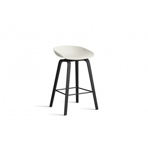 Tabouret AAS32 LOW de Hay, H.64, Pieds en chêne noir, Repose-pieds noir, Melange cream 2.0